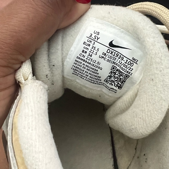 Kids Nike Air More Uptempo 3.5y Barely worn in excellent condition. - Picture 3 of 4